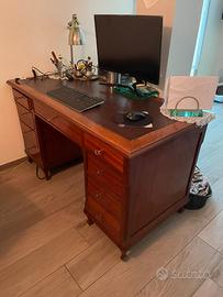 Mobile e scrivania in legno massello del 1800
