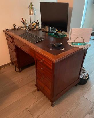 Mobile e scrivania in legno massello del 1800