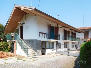 Ampia casa indipendente con giardino e autorimessa