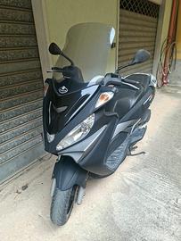 Malaguti madison scooter 250