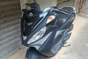 Malaguti madison scooter 250
