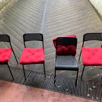 Sedie in plastica con cuscino