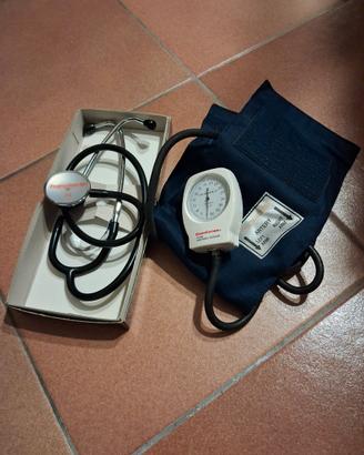 Sfigmomanometro e stetoscopio