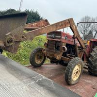 Massey ferguson 135 con pala