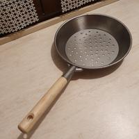 Padella in ferro forata per castagne caldarroste