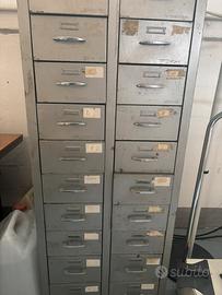 Cassettiera in metallo