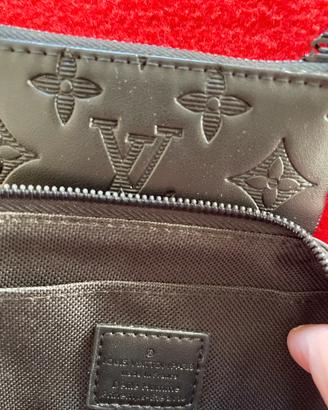 LOUIS VUITTON – POCHETTE MONOGRAM NERA