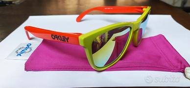 Occhiali da sole Oakley Frogskins 24-361 Polarizza