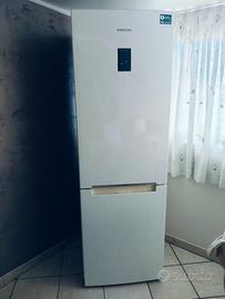 frigo Samsung con congelatore 