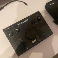 Scheda audio con cuffie e microfono
