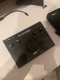 Scheda audio con cuffie e microfono