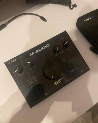 Scheda audio con cuffie e microfono