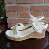Sandali bianchi con strass tag. 40