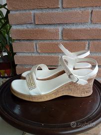 Sandali bianchi con strass tag. 40