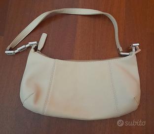 Borsa beige con tracolla a catena