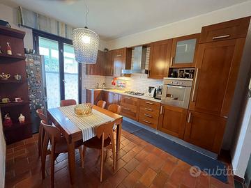 Cucina Gatto modello Daisy e tavolo Calligaris