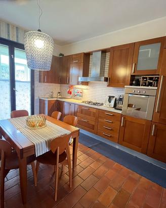 Cucina Gatto modello Daisy e tavolo Calligaris