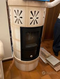 Stufa a pellet in maiolica