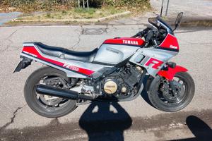Yamaha FZ 750