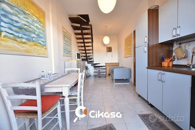 Villasimius. Trilocale bilivelli con terrazza