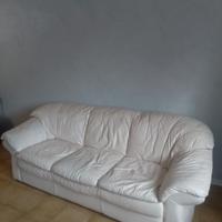 DIVANO IN PELLE