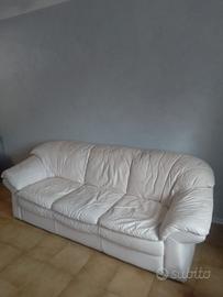 DIVANO IN PELLE