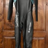 Muta donna nuoto libero o apnea