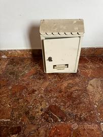 Cassetta postale nuova