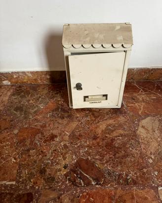 Cassetta postale nuova