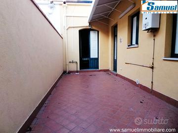 F.Di Sicilia, singola con box e terrazzo (CT)