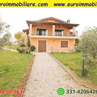 Villa singola panoramica immersa nel verde