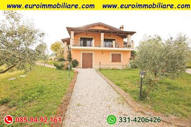 Villa singola panoramica immersa nel verde