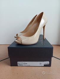 The Seller scarpe nr. 35 tacco vernice sahara 