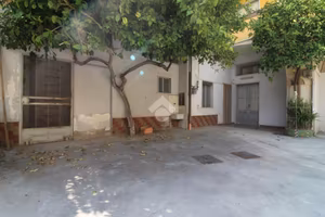 2 LOCALI A CASAGIOVE