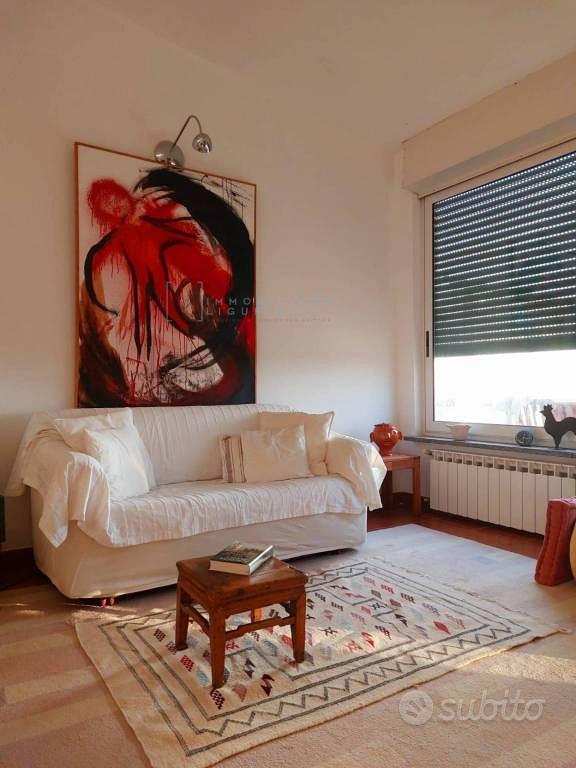 Rustico / Casale di 160 m² con più di 5 locali a B - Vista 4