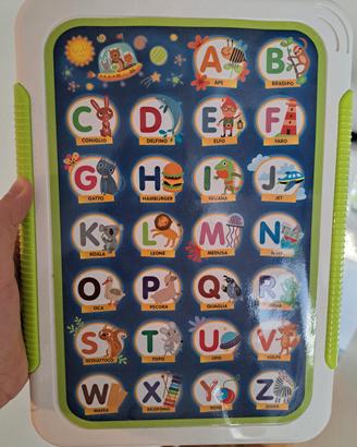tablet con lettere e parole