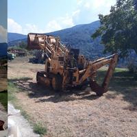 Trattore retroescavatore