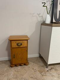 Mobiletto da legno