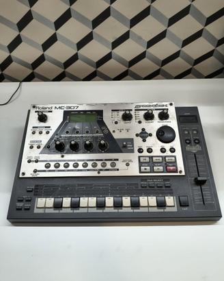 Roland MC-307 Groovebox — funzionante al 100%