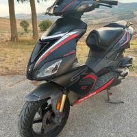 Aprilia sr
