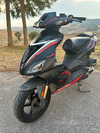 Aprilia sr