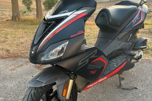 Aprilia sr