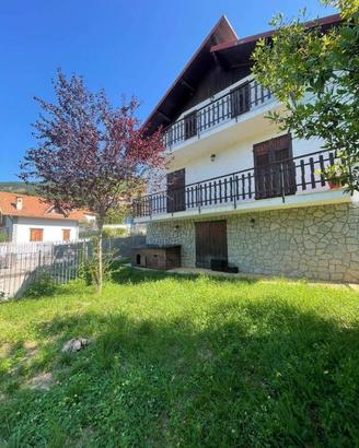 Villa di 140 m² con 4 locali e box auto a Pornassi
