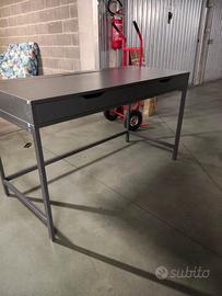 Scrivania Ikea grigia