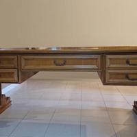 Scrivania classica, in legno rovere, con cassetti
