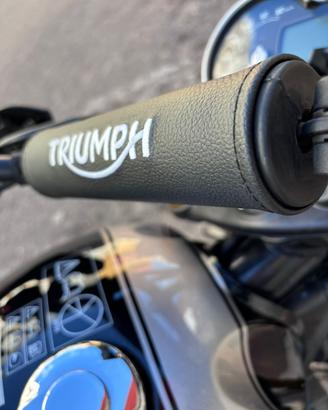 Triumph praticamente nuova