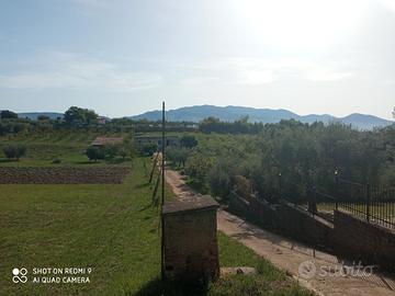 Casale con terreno agricolo 17000mq