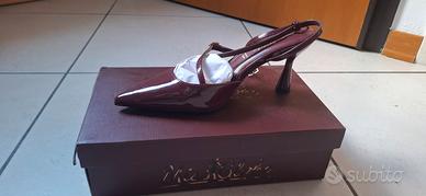 Décolleté con cinturino bordeaux lucido