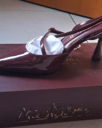 Décolleté con cinturino bordeaux lucido
