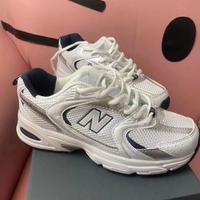 New Balance 530 bianco e blu scuro 42